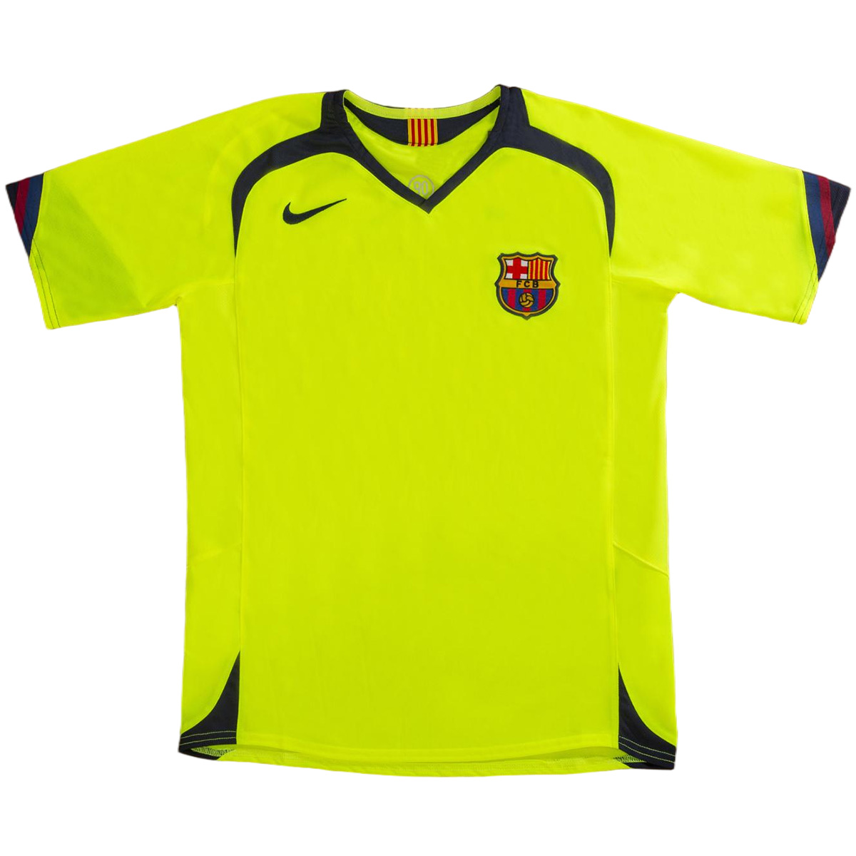 666717_3 Retro Soccer Jersey Barcelona Away 2005/06
